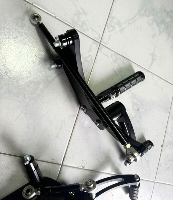 НОВИ конзоли със степенки и лостчета за Harley Davidson