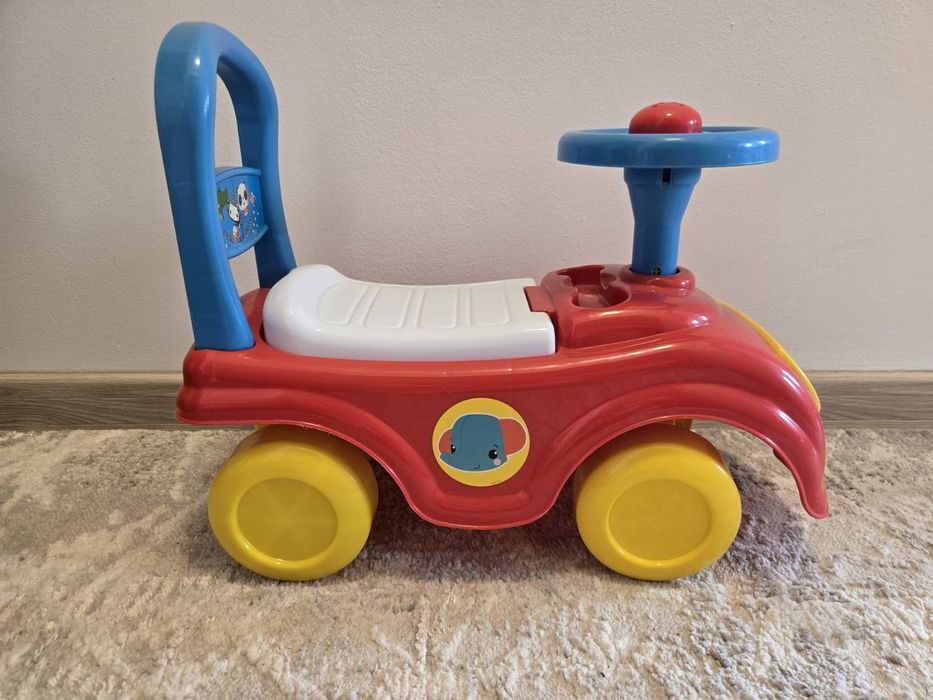 Пластмасова количка за яздене и бутане с багажник