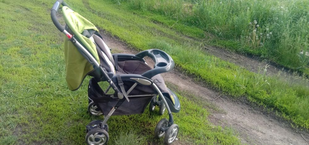 Продам коляску и детский столик