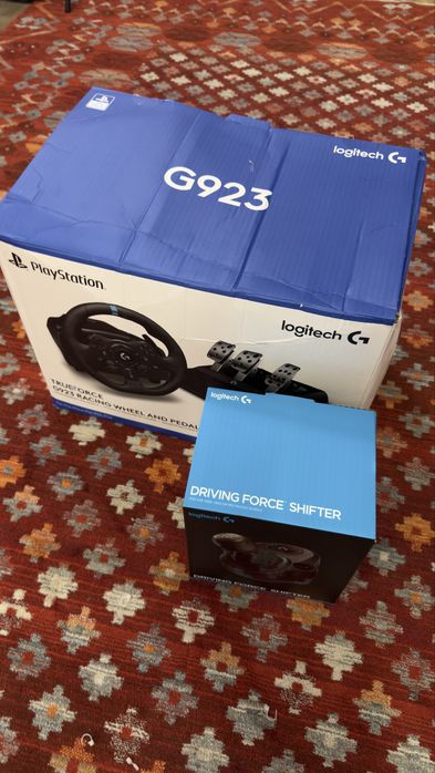 Продам игровой контроллер (руль) Logitech G923