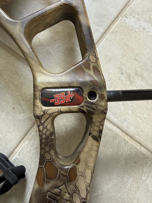 Продавам компаунден лък PSE Stinger 50 lbs – пълен комплект