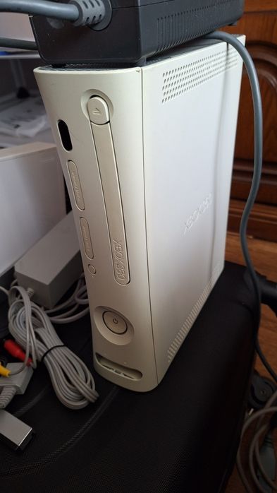 2 console Nintendo Wii + Xbox 360