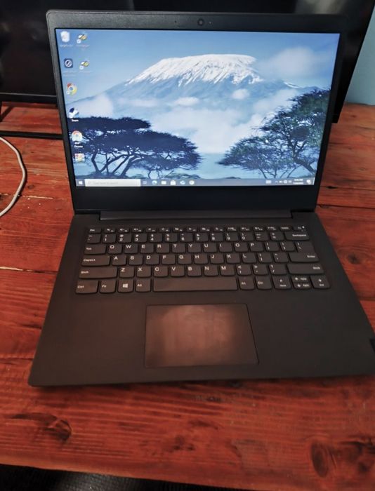 Vând leptop schimb ps4