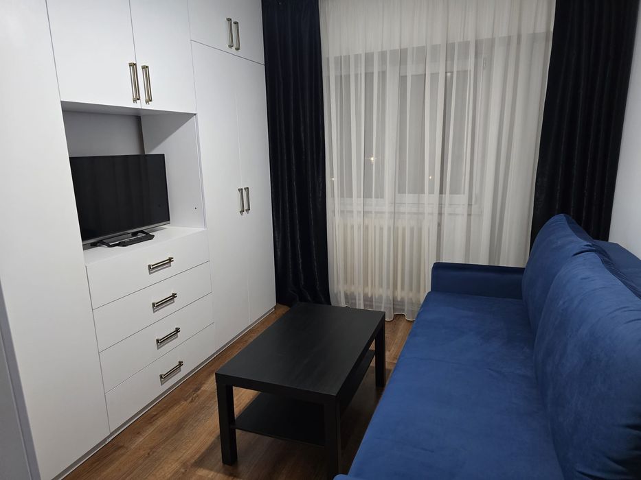 Apartament cu 3 camere  de închiriat