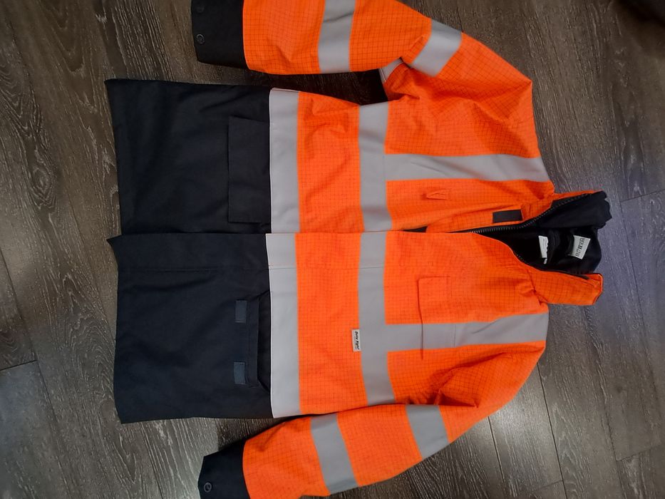 Geaca reflectorizantă