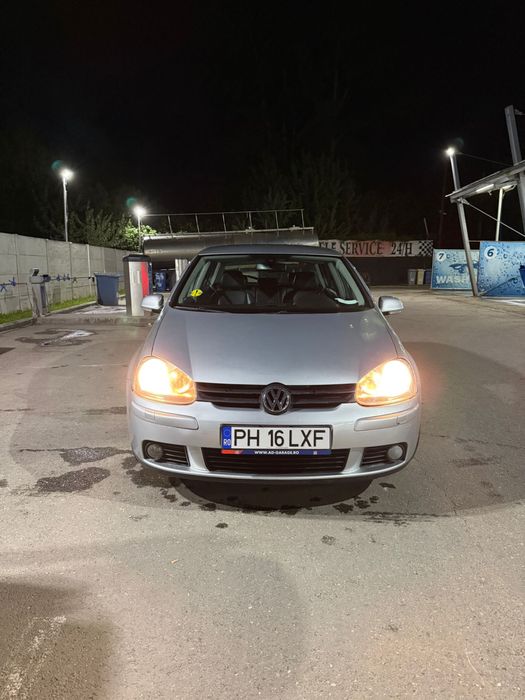 Vand sau schimb Volkswagen Golf 5 preț negociabil pt ca îmi pierde ulei pe la turbo