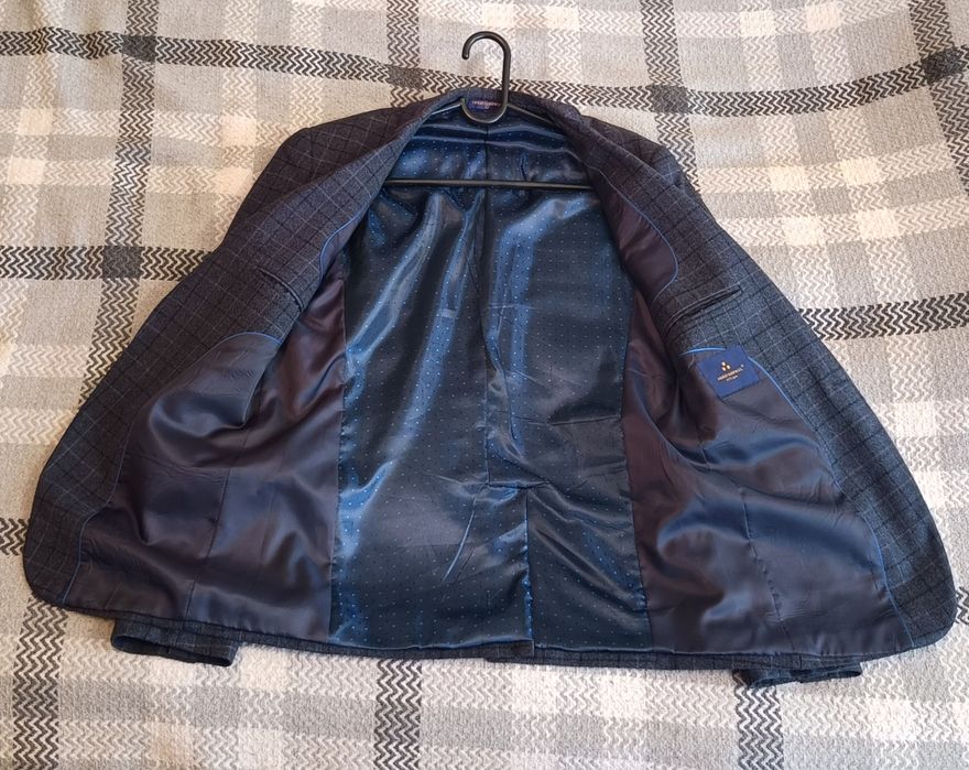 Продам приталенный пиджак