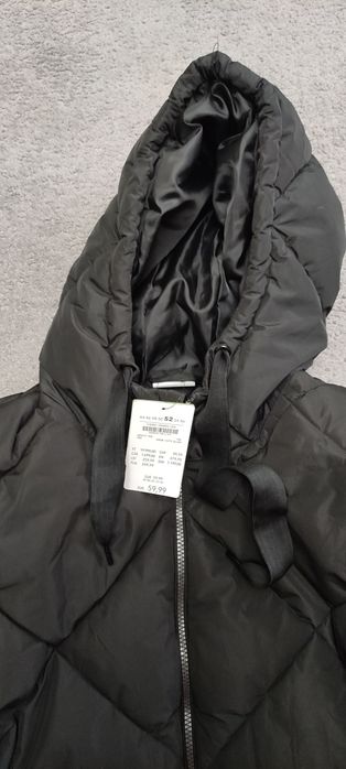 Vând geaca neagra pentru dama.