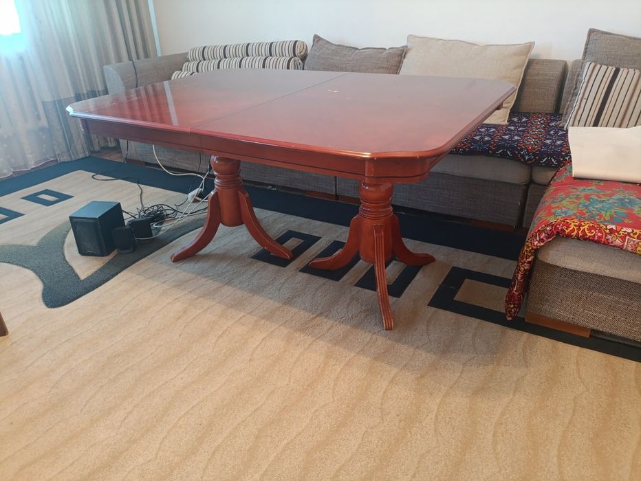 Стол. Стол для зала