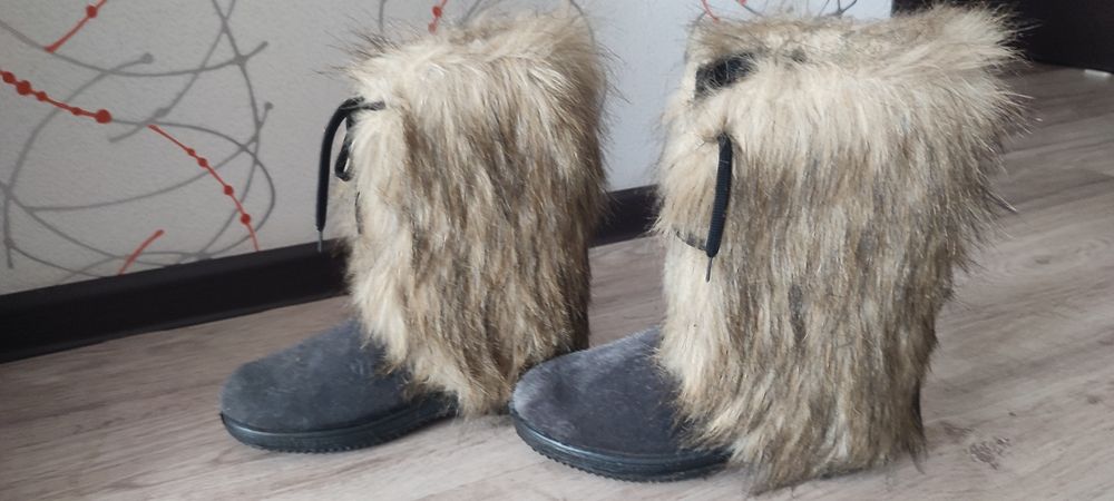 Продам три пары валенок