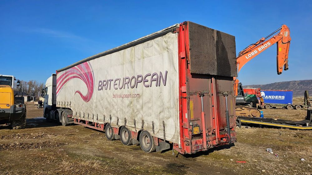 Nooteboom Trailer 3 axe cu prelată