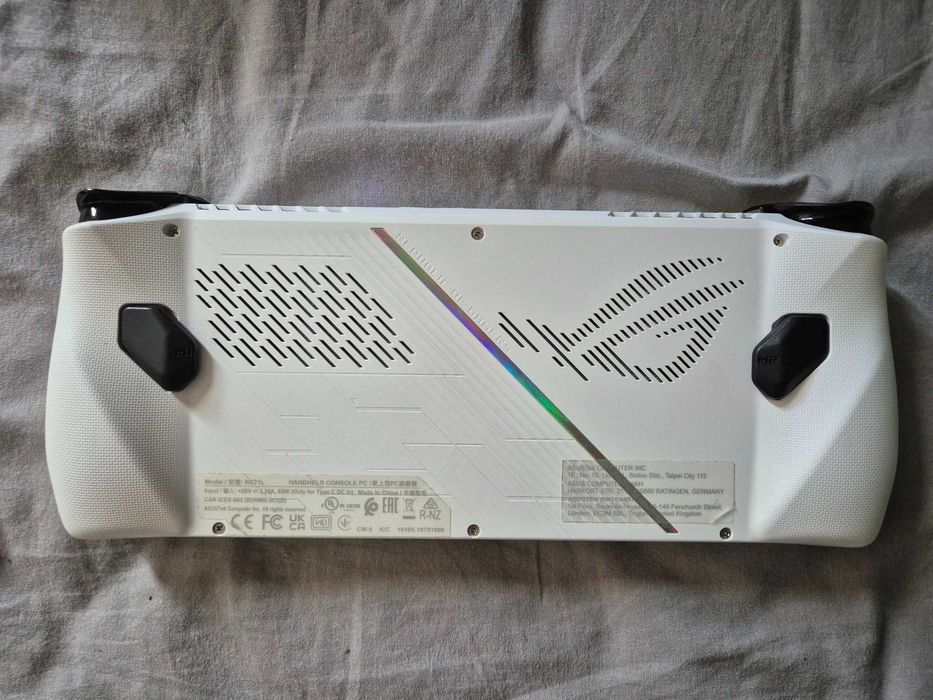 Asus ROG Ally Z1 Extreme - преносима гейм конзола с Windows 11