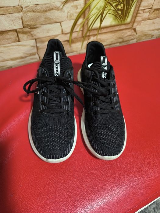 Кроссовки лёгкие 37 р .