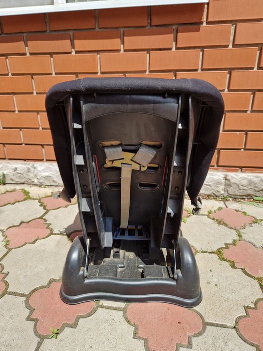 Продам детское автомобильное кресло б/у