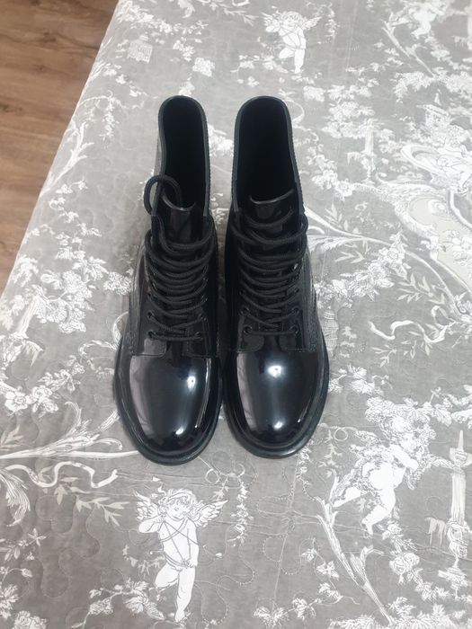 Продам резиновые  ботинки