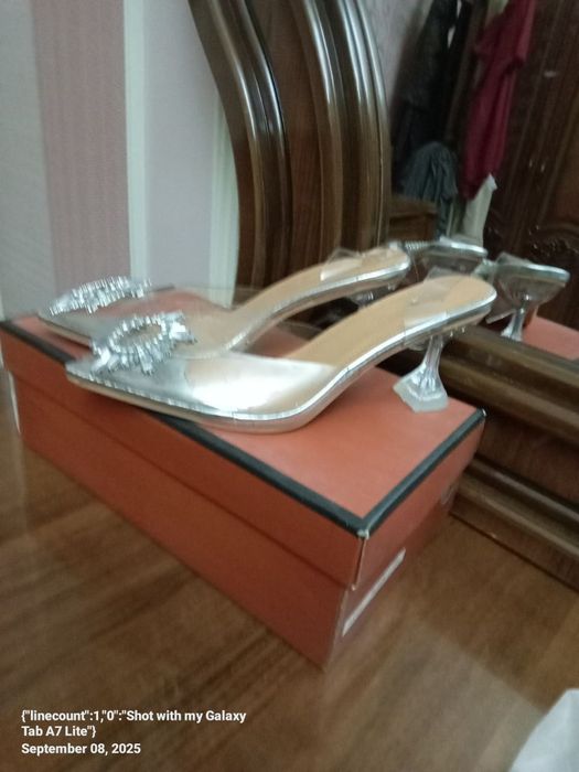 Ayollar tuflisi sotiladi