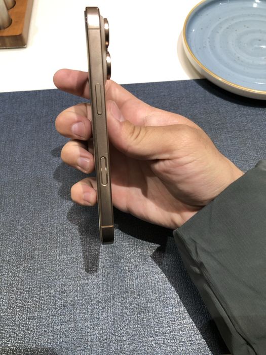 Iphone 16 pro 128gb desert