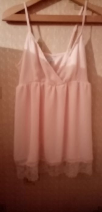 Продаётся женская одежда, на худенькую девушку.