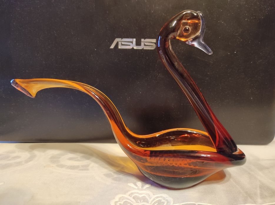 Пепельница лебедь стекло