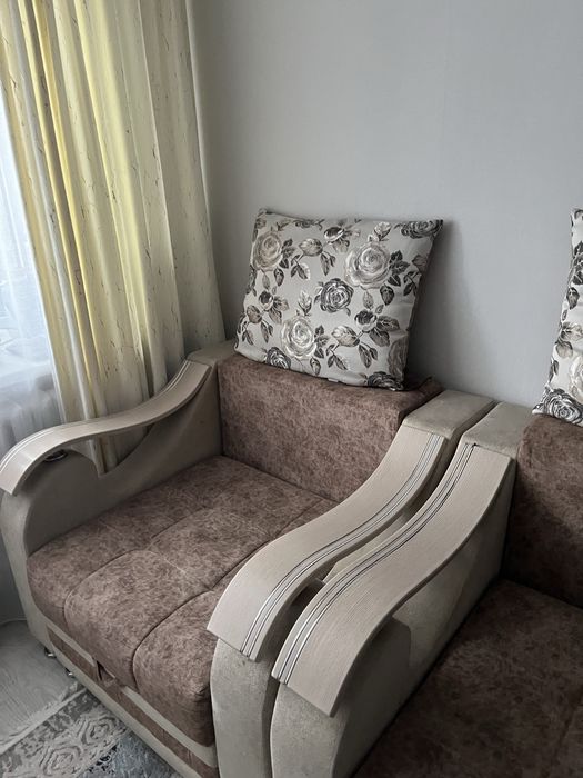 Диван с креслом с чехолом