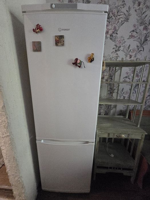 Продам холодильник