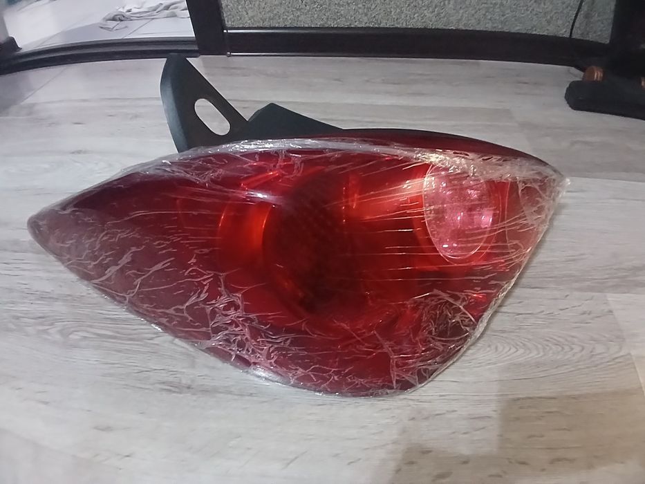 Задний фар Nissan Tiida/Versa