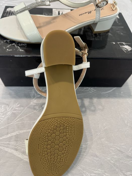 Продам босоножки