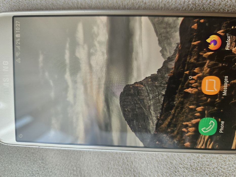 Телефон Samsung Galaxy A3 2017