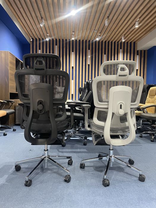 Офисное сеточное кресло для руководителя для отдыха и для работы