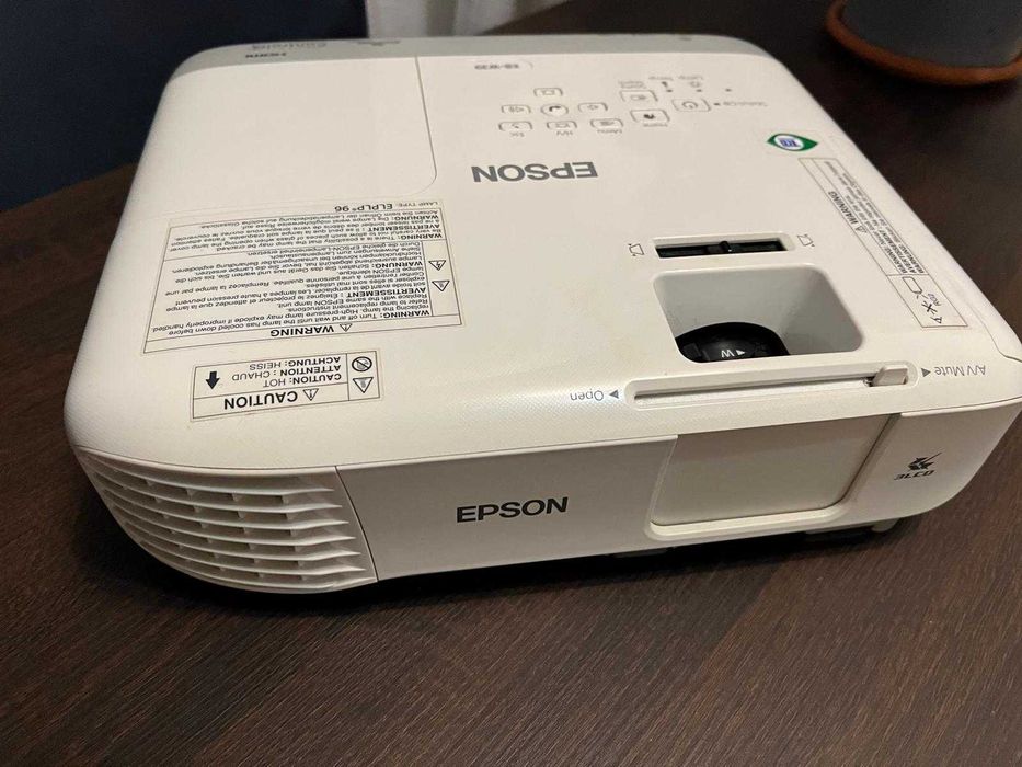 Vând Videoproiector Epson EB-W39.