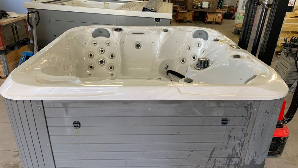 Whirlpool-Jacuzzi exterior 5 persoane stare excepțională !