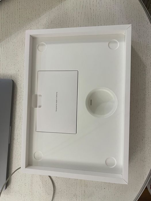 Продам MacBook Pro 13 M1 2020 года