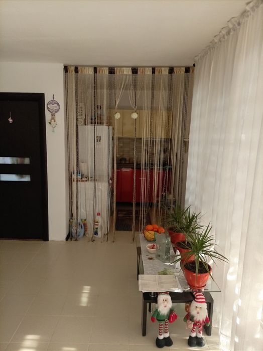 Casă la curte de vânzare