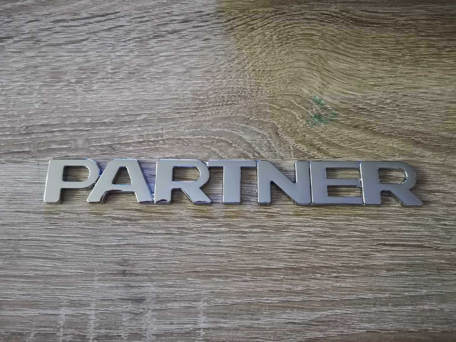Емблема надпис лого Peugeot Partner
