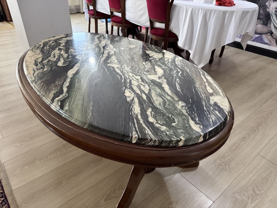 Masă de living elegantă, cu blat din marmură