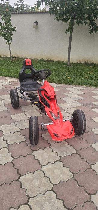 Kart cu pedale pentru copii