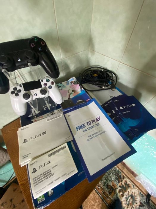 PlayStation 4 pro sotiladi 250 dollar