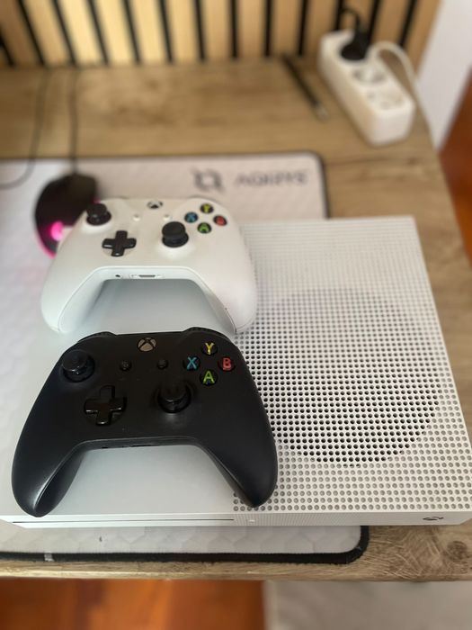 Xbox One S+Fifa20+Assasin's Creed Valhalla
