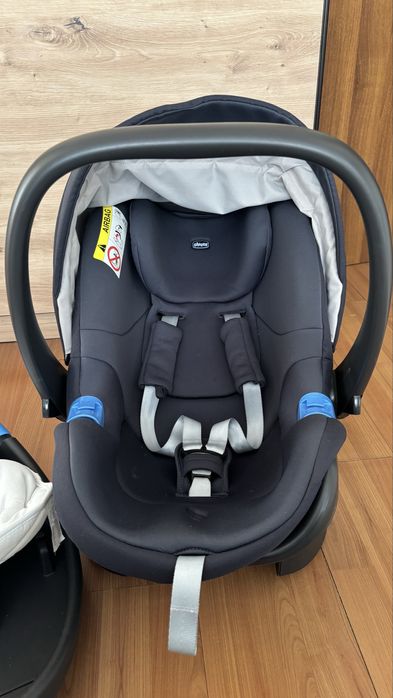столче за кола  Сhicco 0+ (мах13кг) перфектно състояние