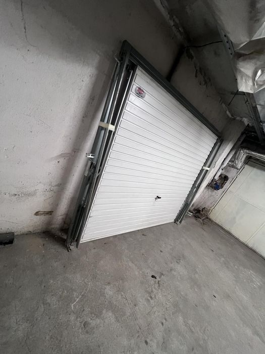 Гаражнa вратa махова