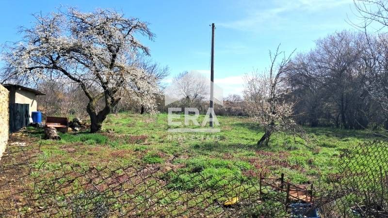 Ексклузивен, урегулиран поземлен имот за продажба, с малка постройка,