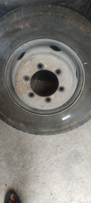 Гуми за Мерцедес и селскостопанска техника