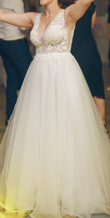 Rochie mireasa A-line cu dantela ,tulle ,spate tip corset si vijelina