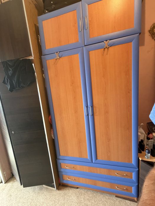 Двукрилен гардероб