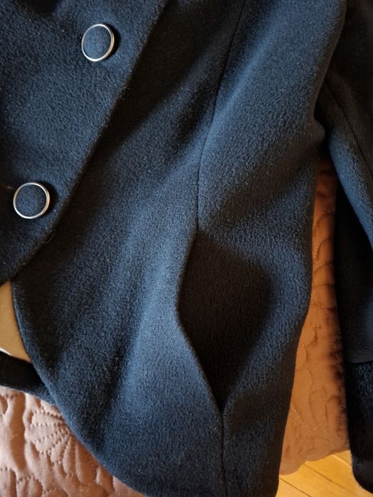 Черно елегантно палтенце на марката DANINI.