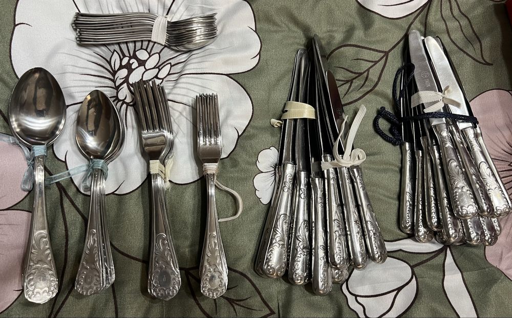 Set de tacamuri de masa complet pentru 12 persoane