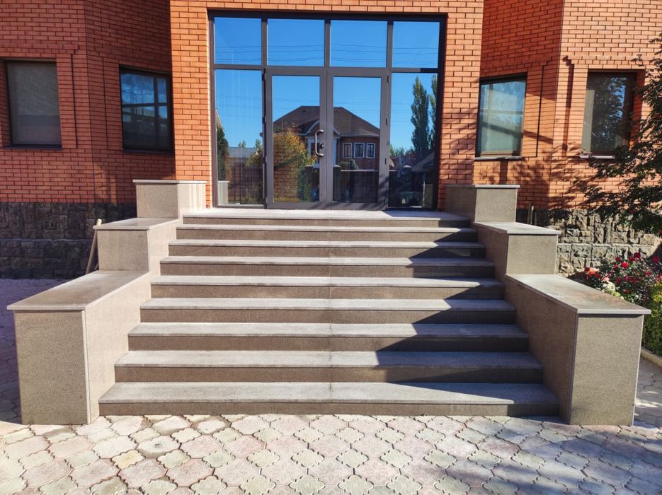 Гранит Атырау лестница перила плитка