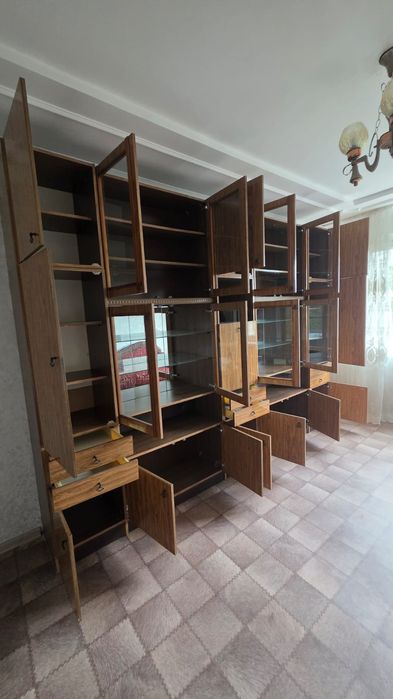 Отдам даром стенку