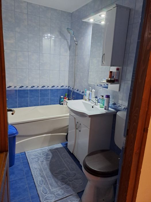Proprietar-vand ap , 2 camere, decomandat, zona Piata- Cetate