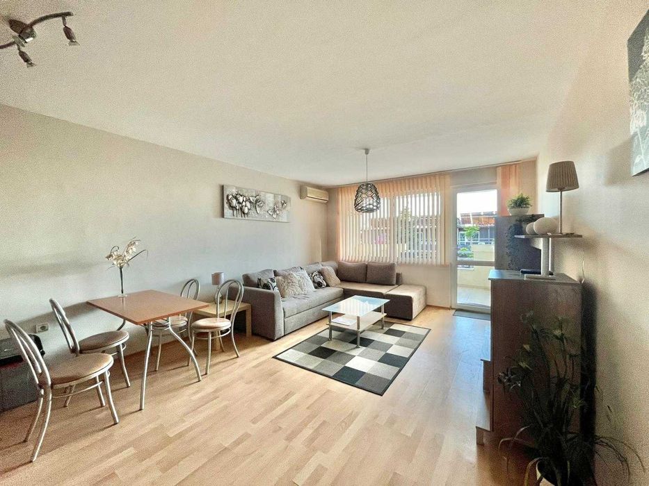 Тристаен апартамент с гледка море в централната част, Ниска такса